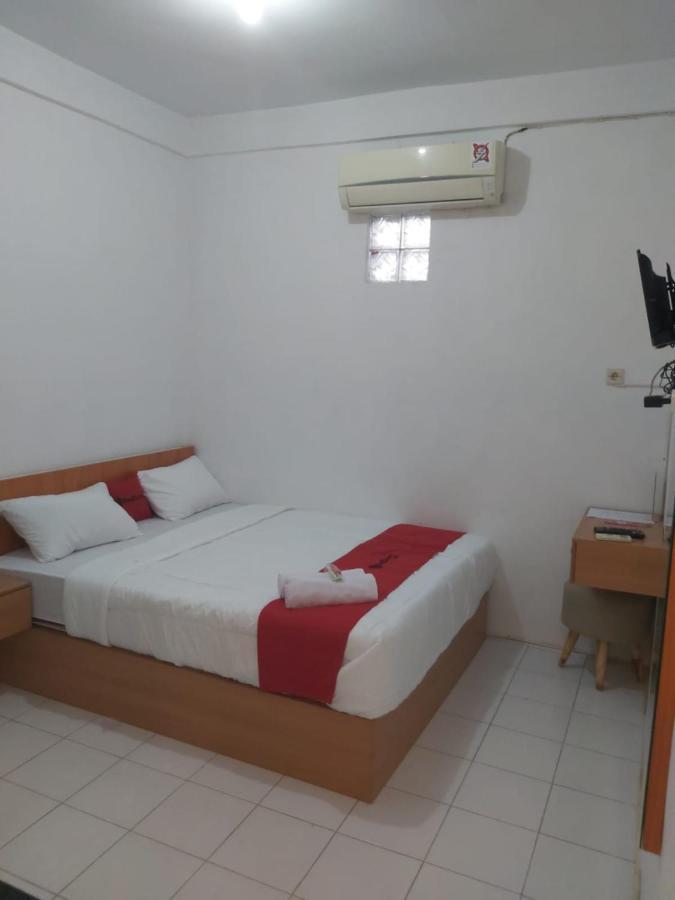 Hotel Reddoorz Near Gor Uny 2*