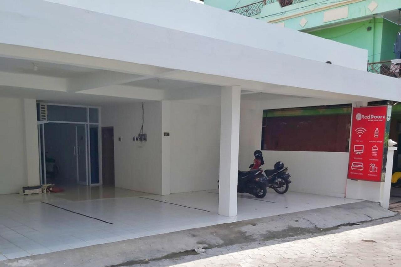Reddoorz Near Gor Uny Hotel 2*