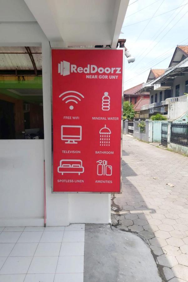 Hotel Reddoorz Near Gor Uny 2*